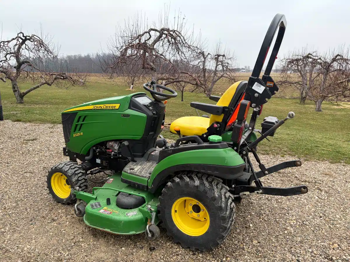 Gallery image 2 for 2014 John Deere 1025R Tractor