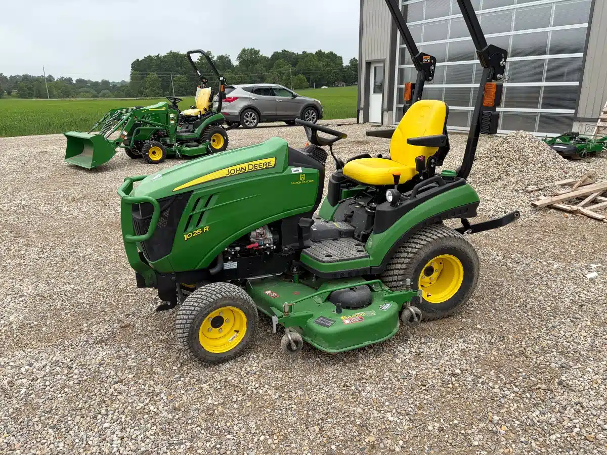 Gallery image 1 for 2021 John Deere 1025R Tractor