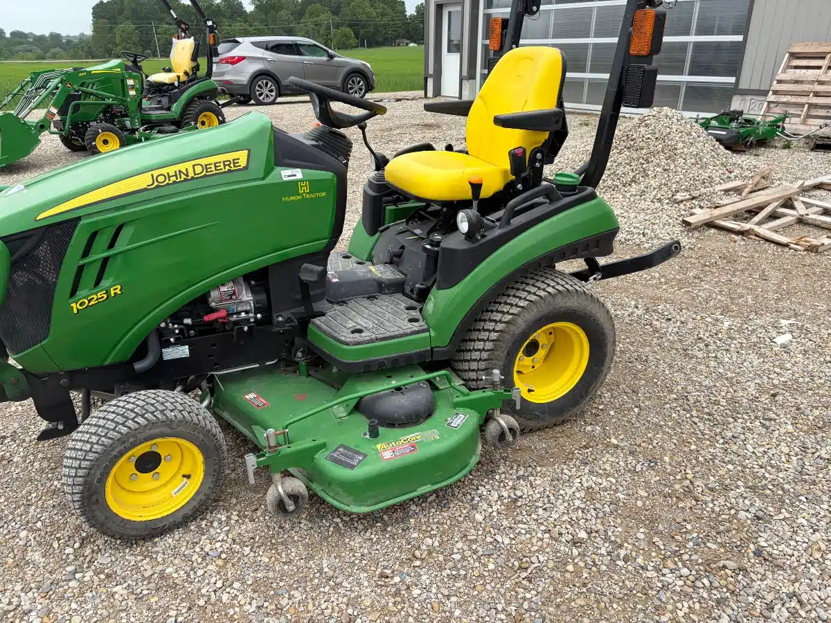 Gallery image 2 for 2021 John Deere 1025R Tractor
