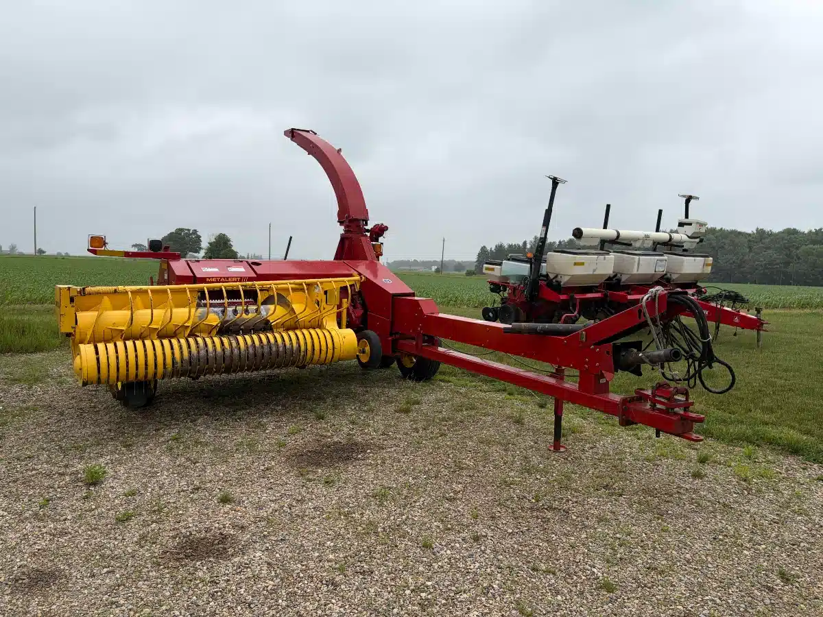 Gallery image 1 for New Holland FP230 Forage Harvester