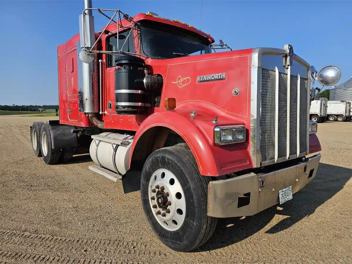 Gallery image 1 for Used 2001 Kenworth W900 Semi-Truck