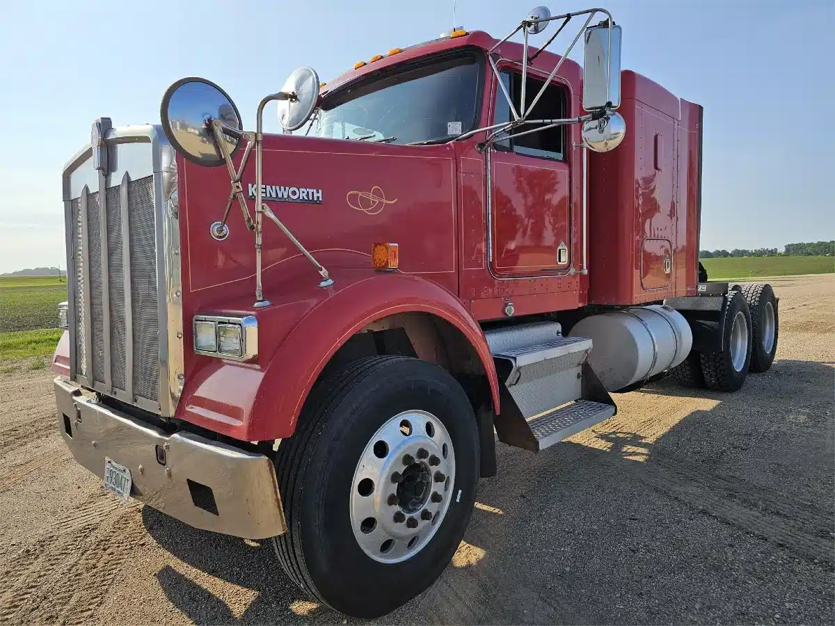Gallery image 2 for Used 2001 Kenworth W900 Semi-Truck