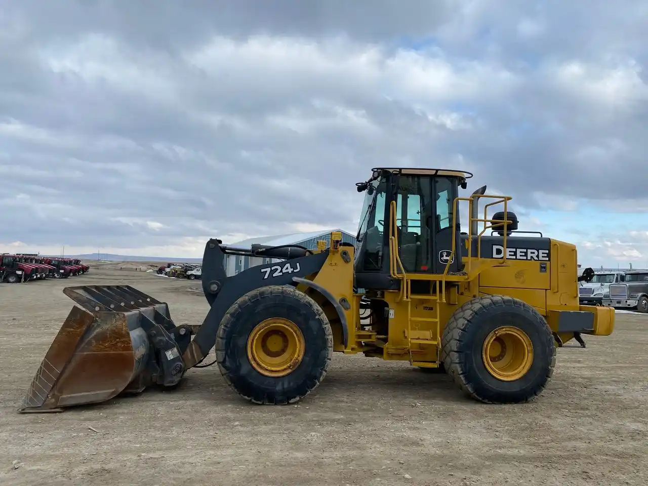 Gallery image 2 for Used 2007 John Deere 724J Wheel Loader