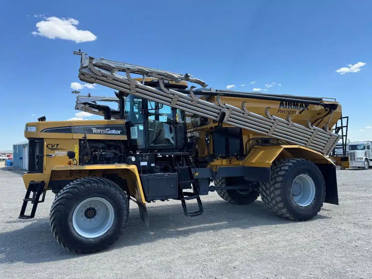 Gallery image 2 for Used 2017 TerraGator TG8400B Floater