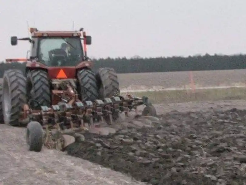 Gallery image 1 for Used Kverneland 10 Furrow Plow