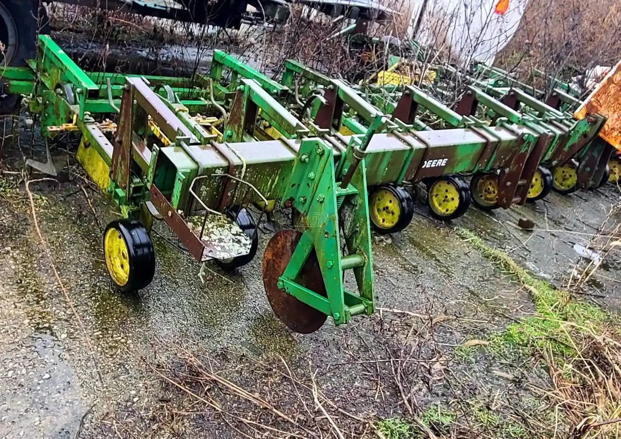 Gallery image 1 for Used John Deere 18' Row Crop Cultivator