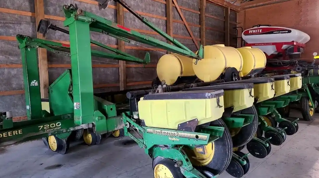 Gallery image 1 for Used John Deere 7200 Planter