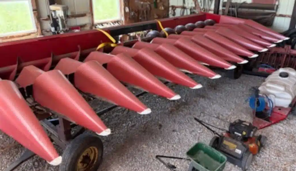 Gallery image 1 for Used International Harvester 12/20" Header - Row Crop