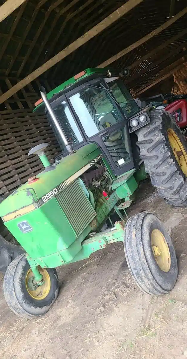 Gallery image 2 for John Deere 2950 Tractor