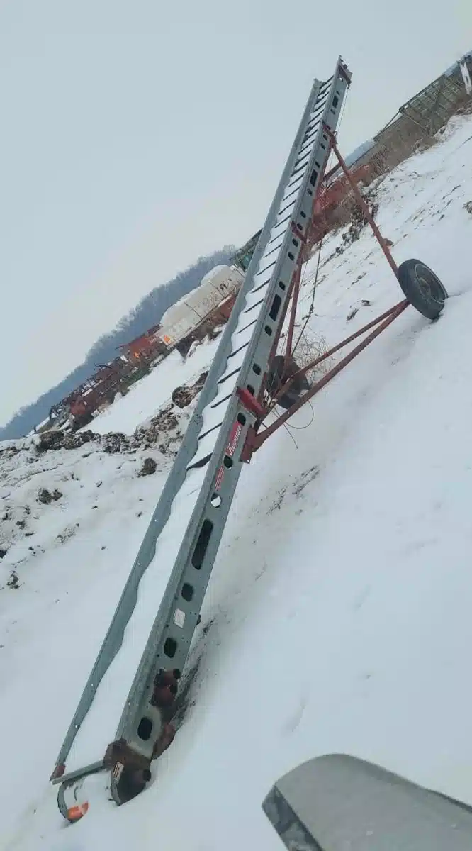 Kewanee 32FT Bale Elevator