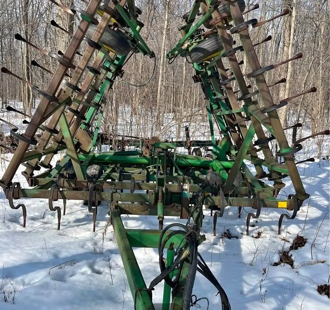 Photo de la Galerie 1 pour John Deere 30FT Cultivateur