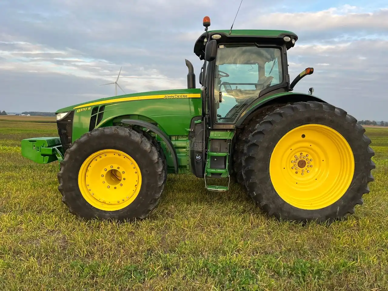 Gallery image 2 for Used 2015 John Deere 8370R Tractor