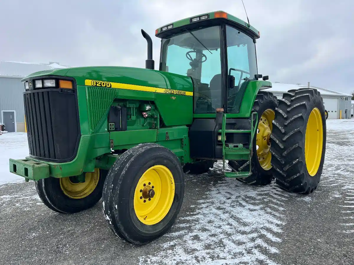 Gallery image 1 for Used 1997 John Deere 8200 Tractor