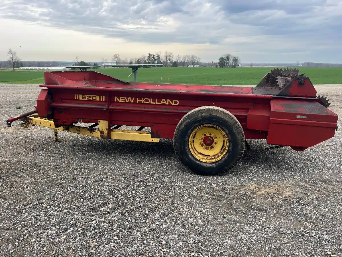 Gallery image 2 for Used New Holland 520 Manure Spreader