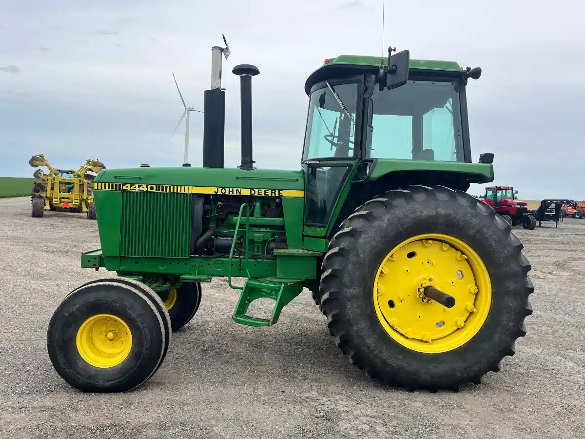 Gallery image 2 for Used 1981 John Deere 4440 Tractor