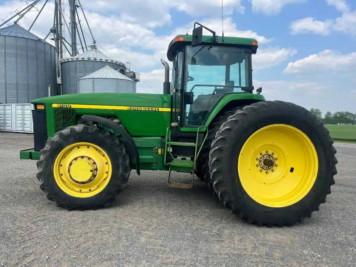 Gallery image 2 for Used 1997 John Deere 8100 Tractor