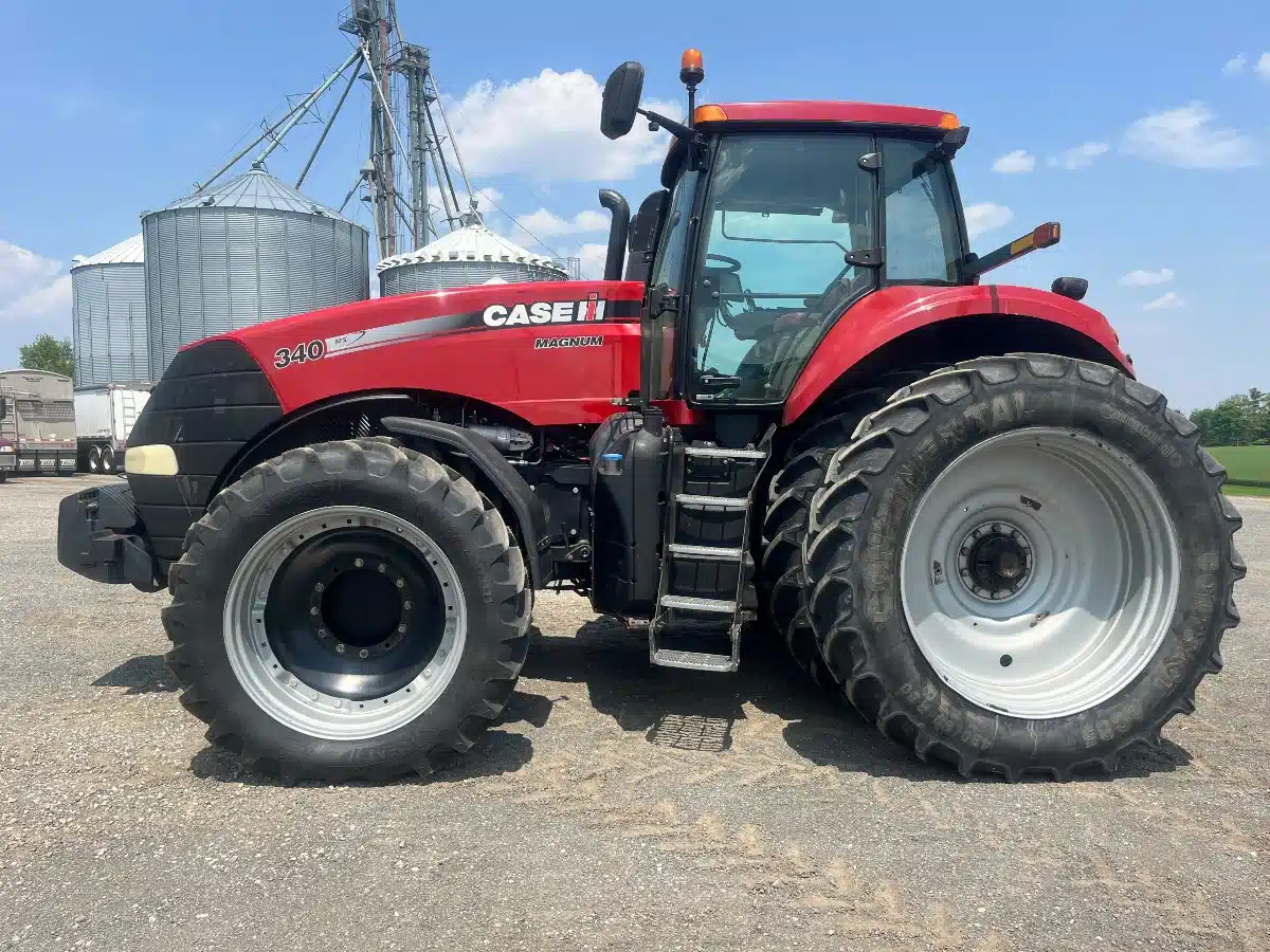 Gallery image 2 for Used 2011 Case IH MAGNUM 340 Tractor