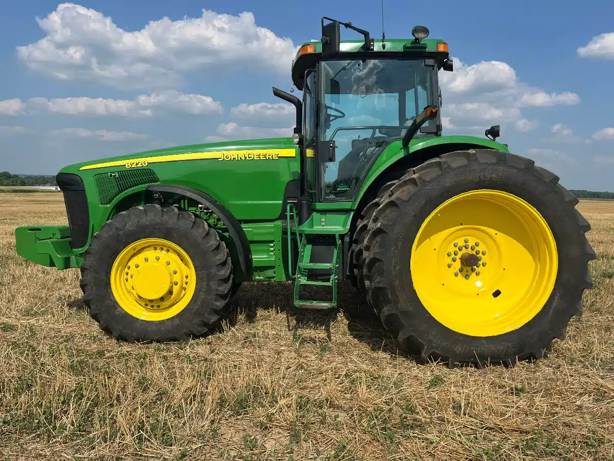 Gallery image 2 for Used 2002 John Deere 8220 Tractor