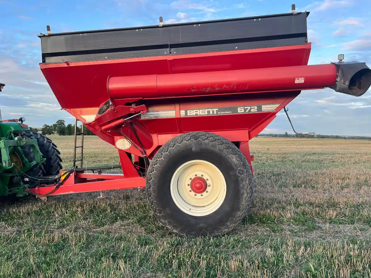 Gallery image 2 for Used Brent 672 Grain Cart