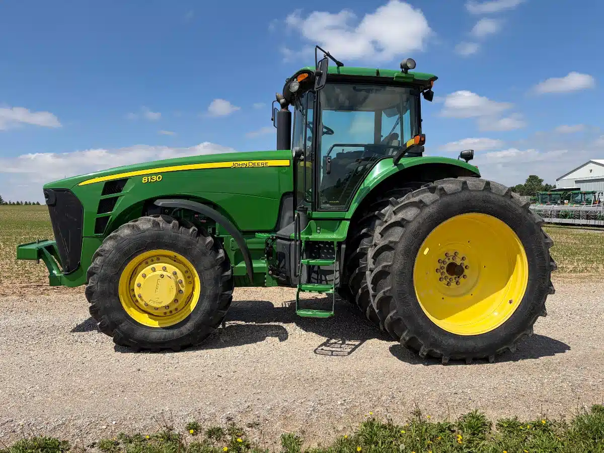 Photo de la Galerie 2 pour 2009 John Deere 8130 Tracteur