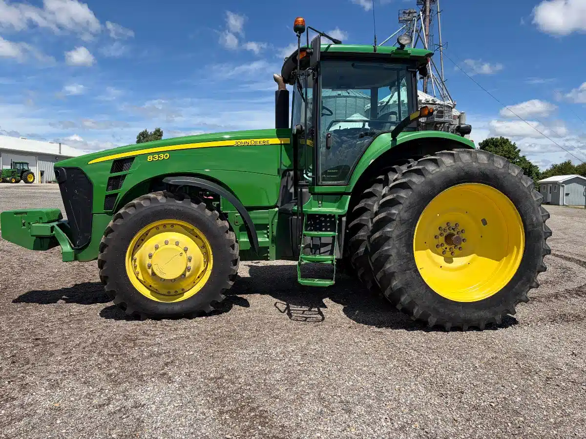 Photo de la Galerie 2 pour 2007 John Deere 8330 Tracteur