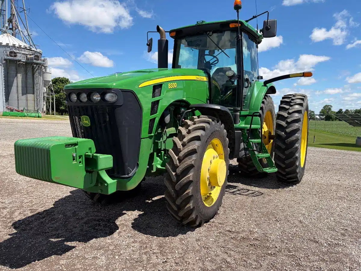 Photo de la Galerie 1 pour 2007 John Deere 8330 Tracteur