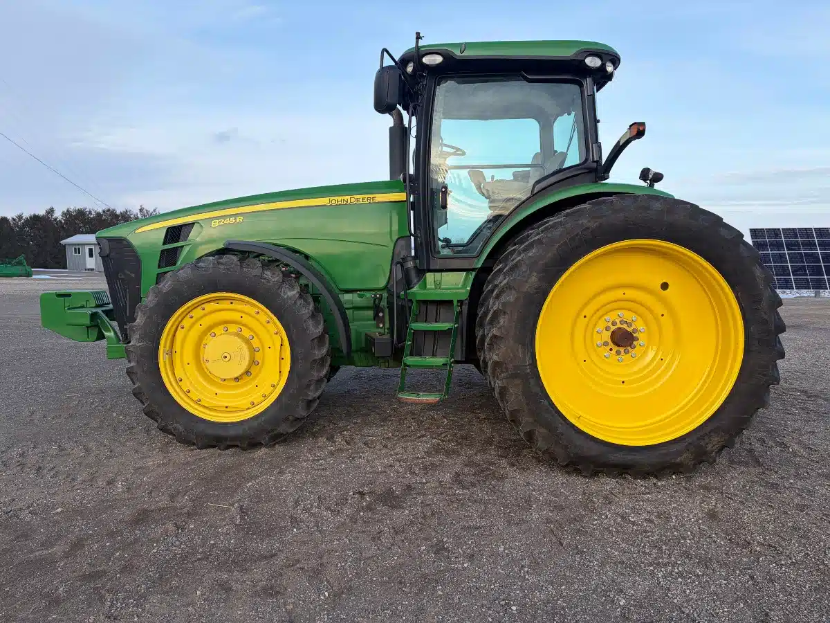 Photo de la Galerie 2 pour 2010 John Deere 8245R Tracteur