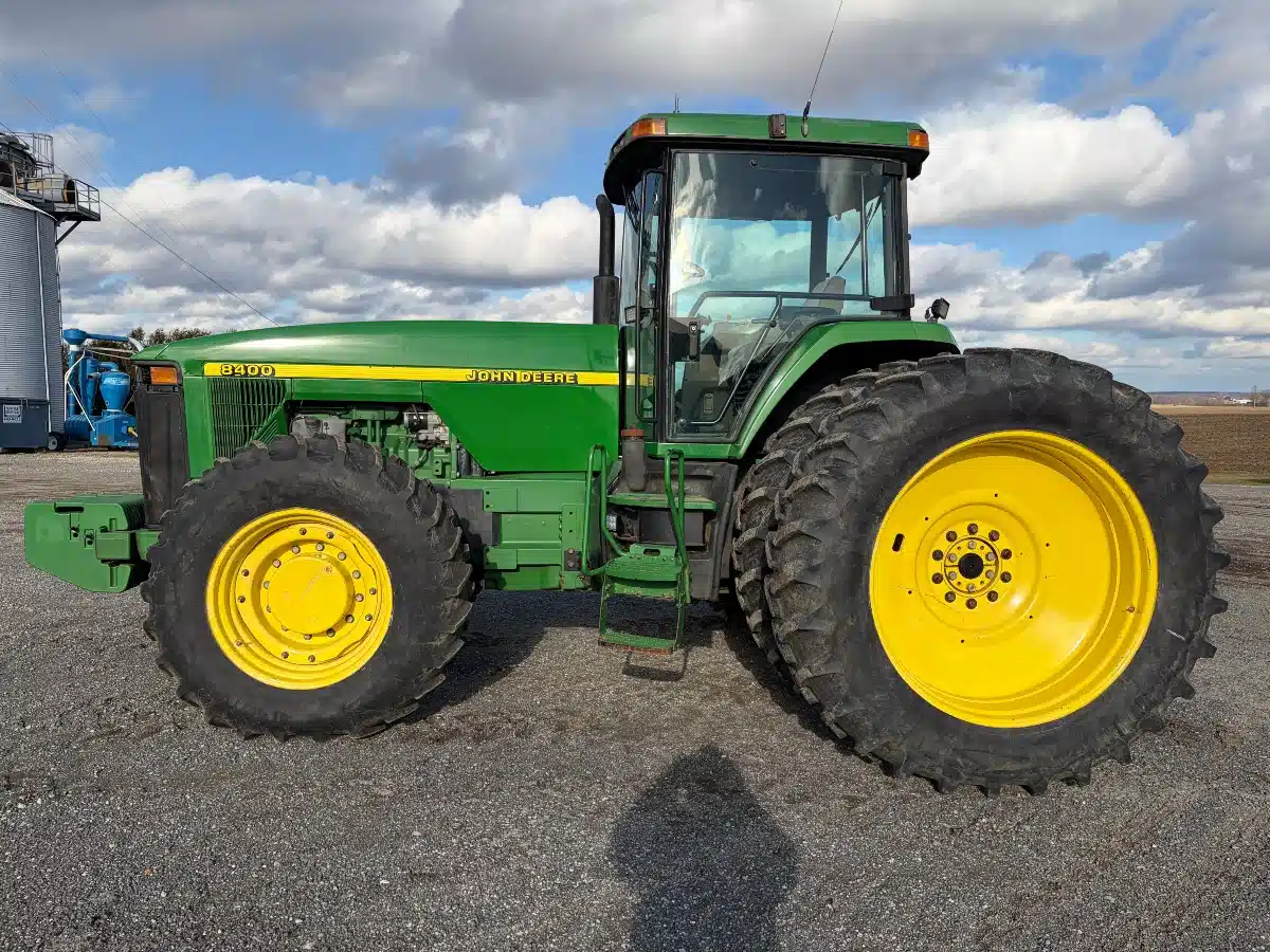 Gallery image 2 for 1998 John Deere 8400 Tractor