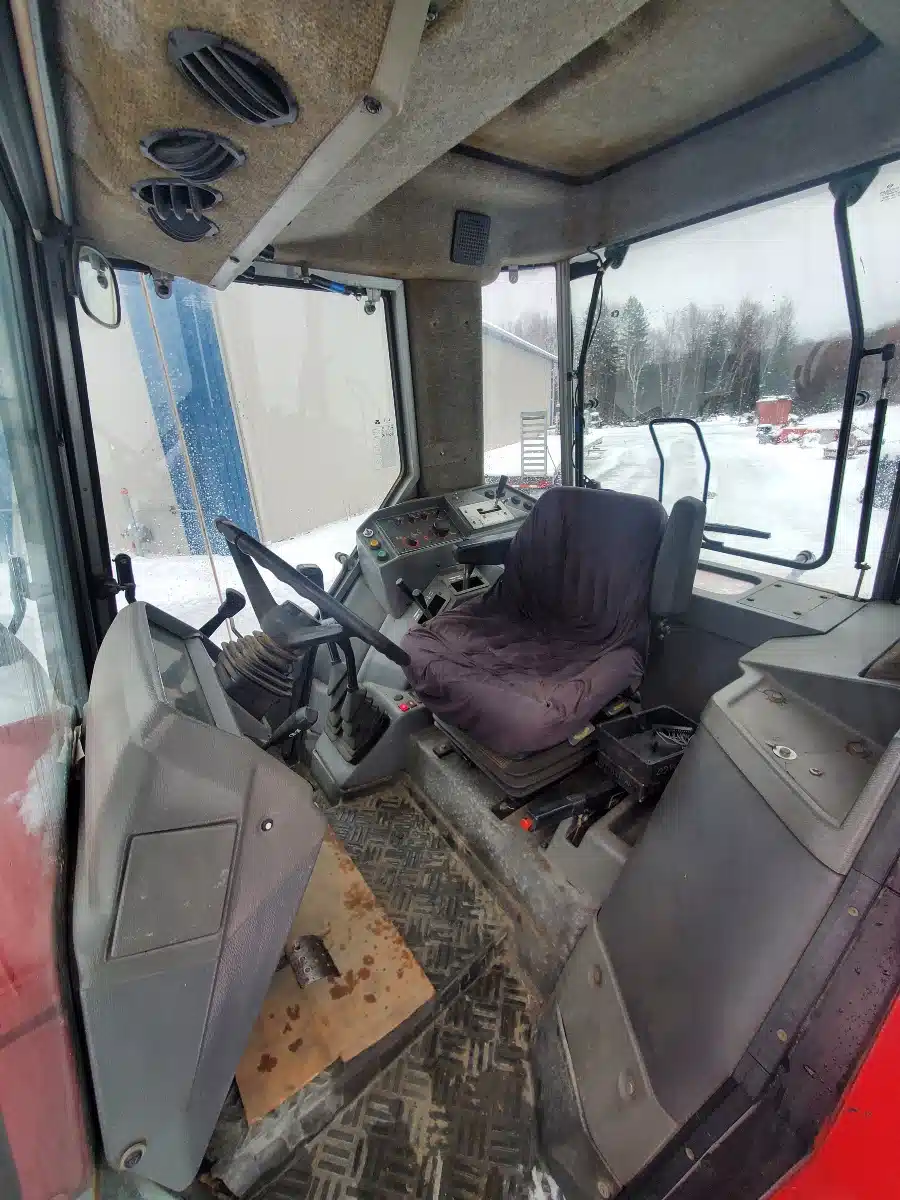 Gallery image 2 for Used 1989 Massey Ferguson 3060 Tractor