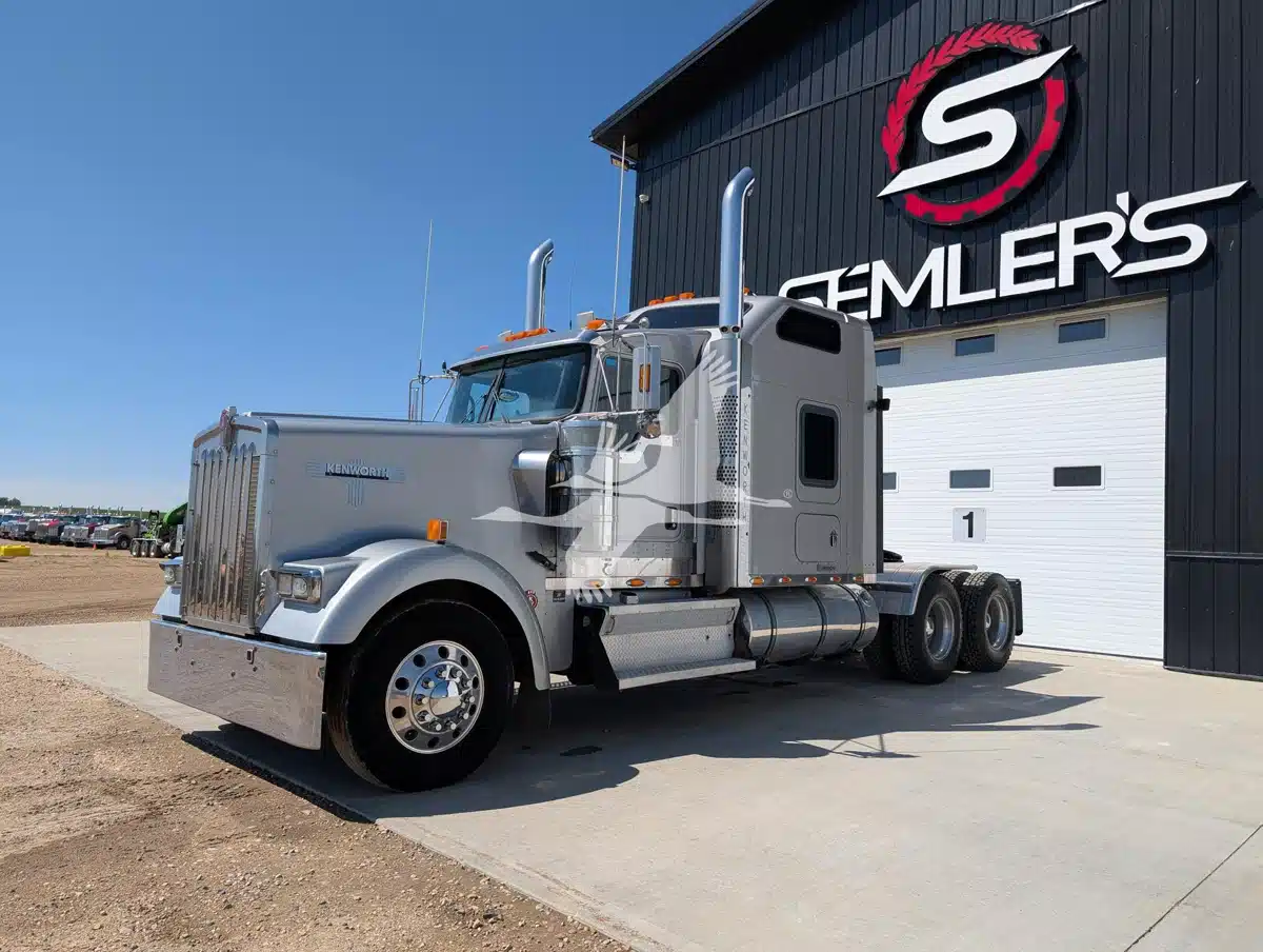 Gallery image 1 for Used 2008 Kenworth W900L Semi-Truck