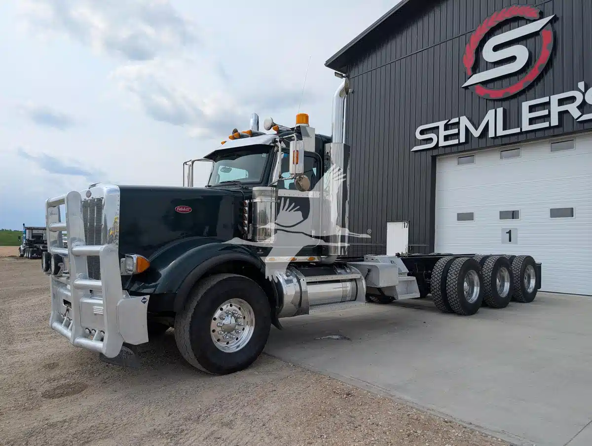 Gallery image 1 for Used 2018 Peterbilt 367 Semi-Truck