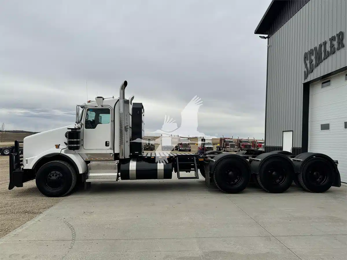 Gallery image 1 for 2010 Kenworth T800 Semi-Truck