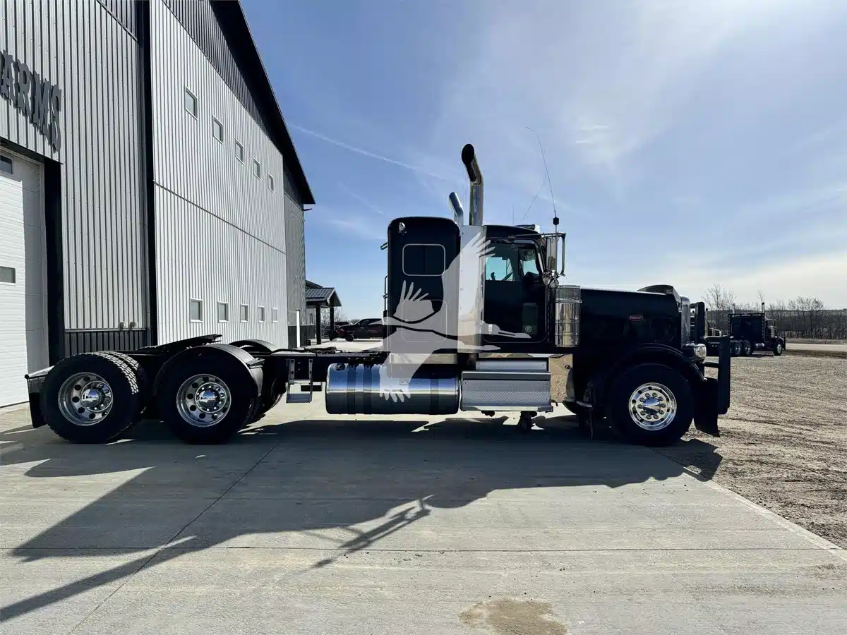 Gallery image 1 for Used 2019 Peterbilt 389 Semi-Truck