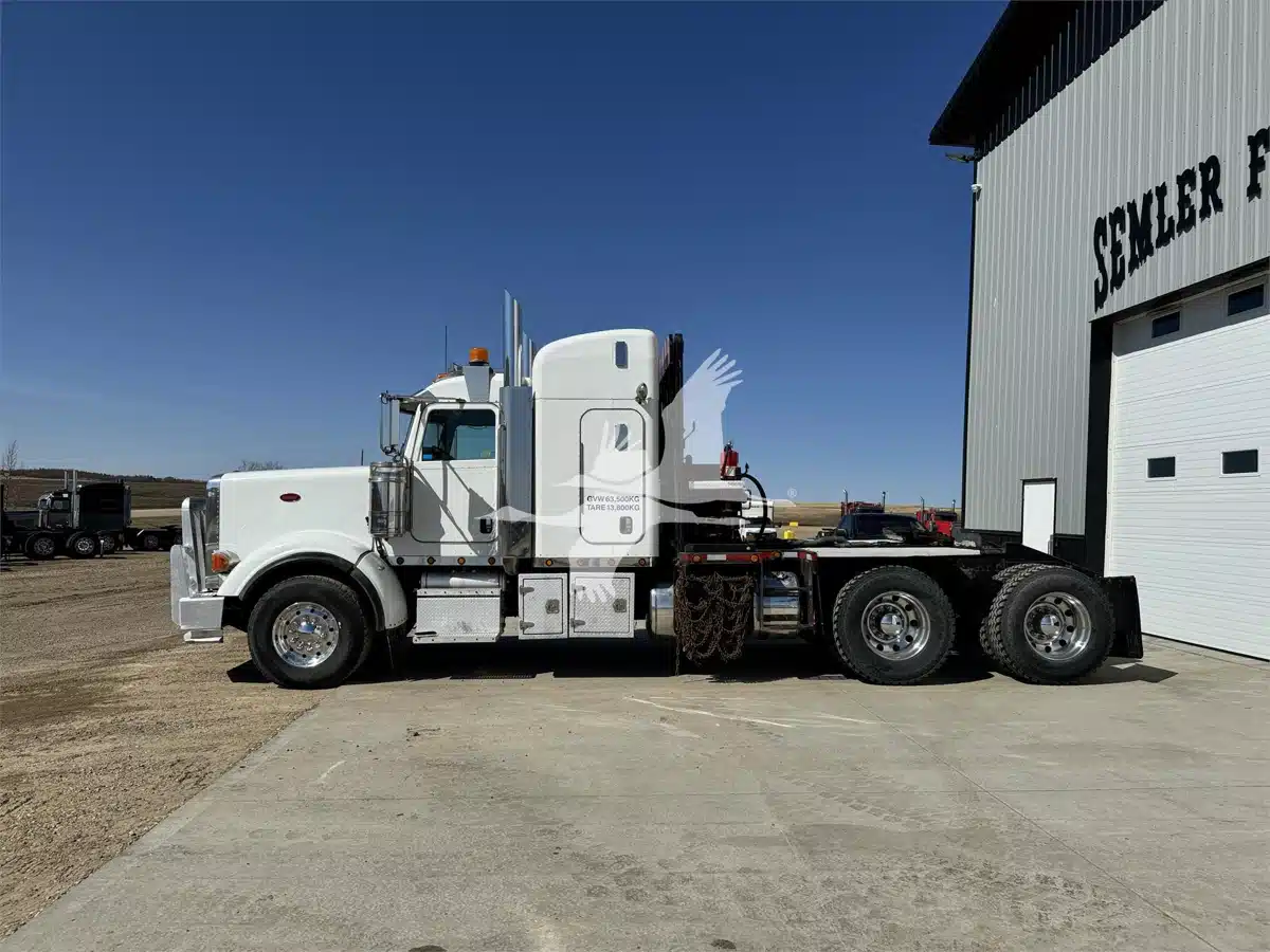 Gallery image 1 for Used 2014 Peterbilt 367 Semi-Truck