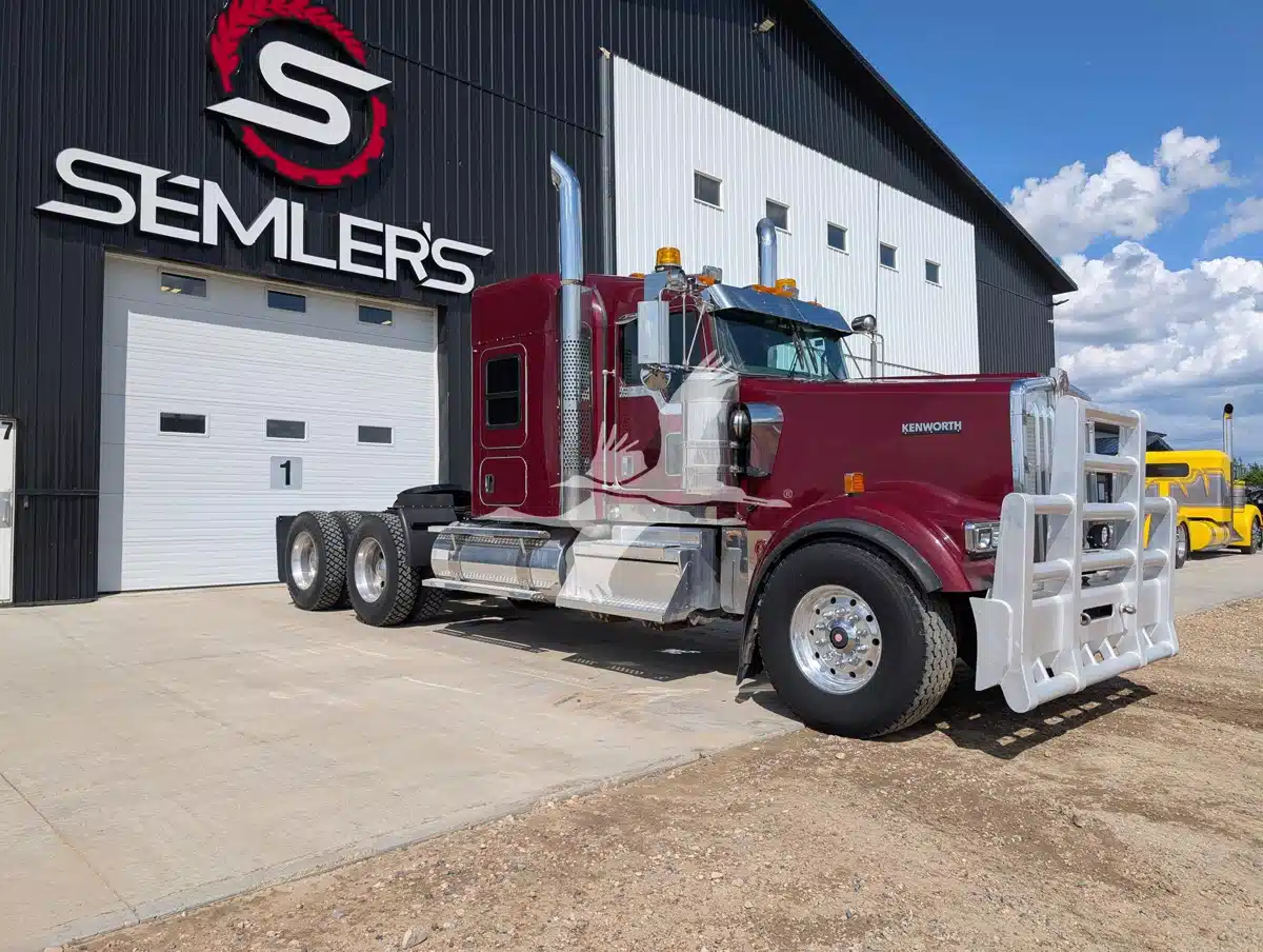 Gallery image 1 for 2020 Kenworth W900L Semi-Truck