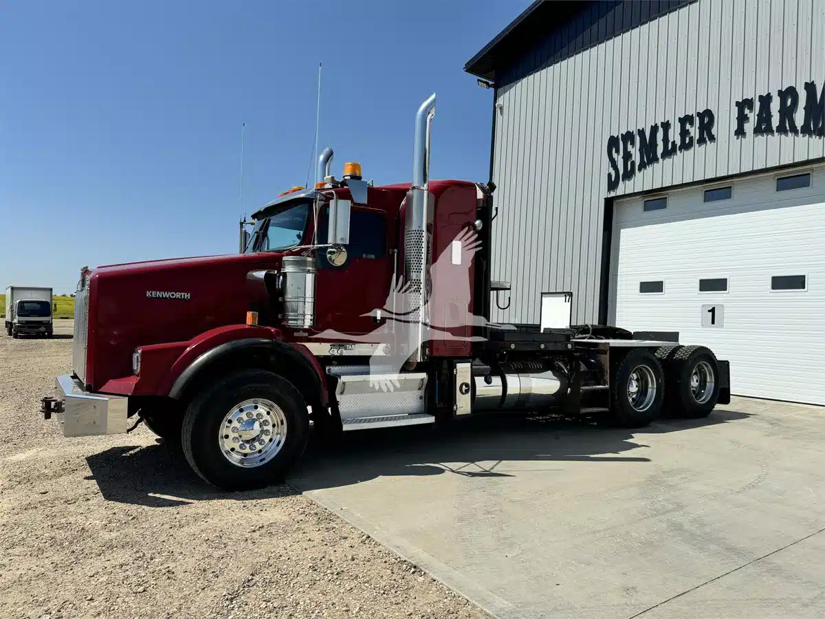 Gallery image 1 for 2014 Kenworth T800 Semi-Truck