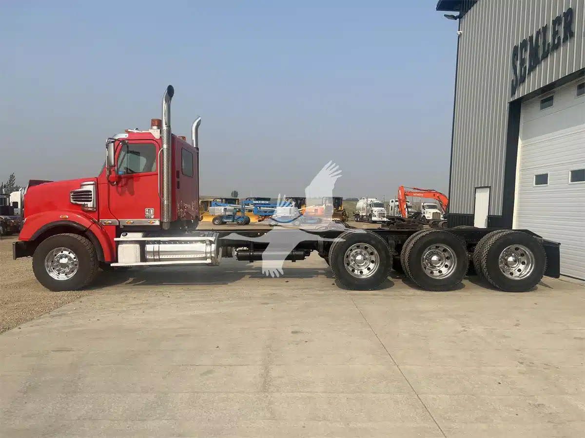 Gallery image 1 for Used 2015 Freightliner CORONADO 122 SD Semi-Truck