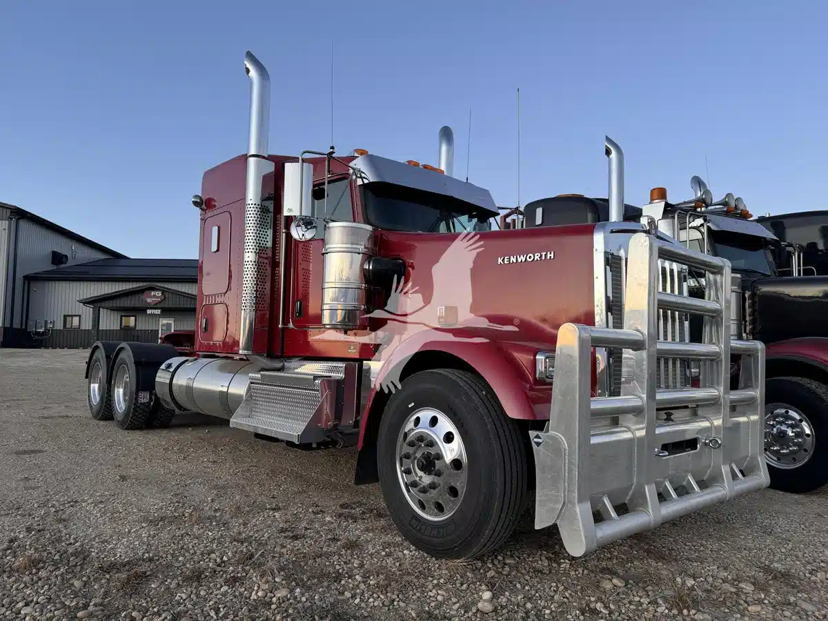 Gallery image 1 for 2025 Kenworth W900L Semi-Truck