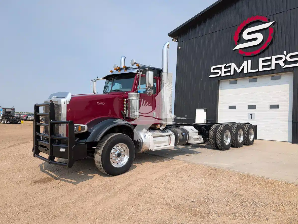 Gallery image 1 for Used 2017 Peterbilt 367 Truck Cab & Chassis