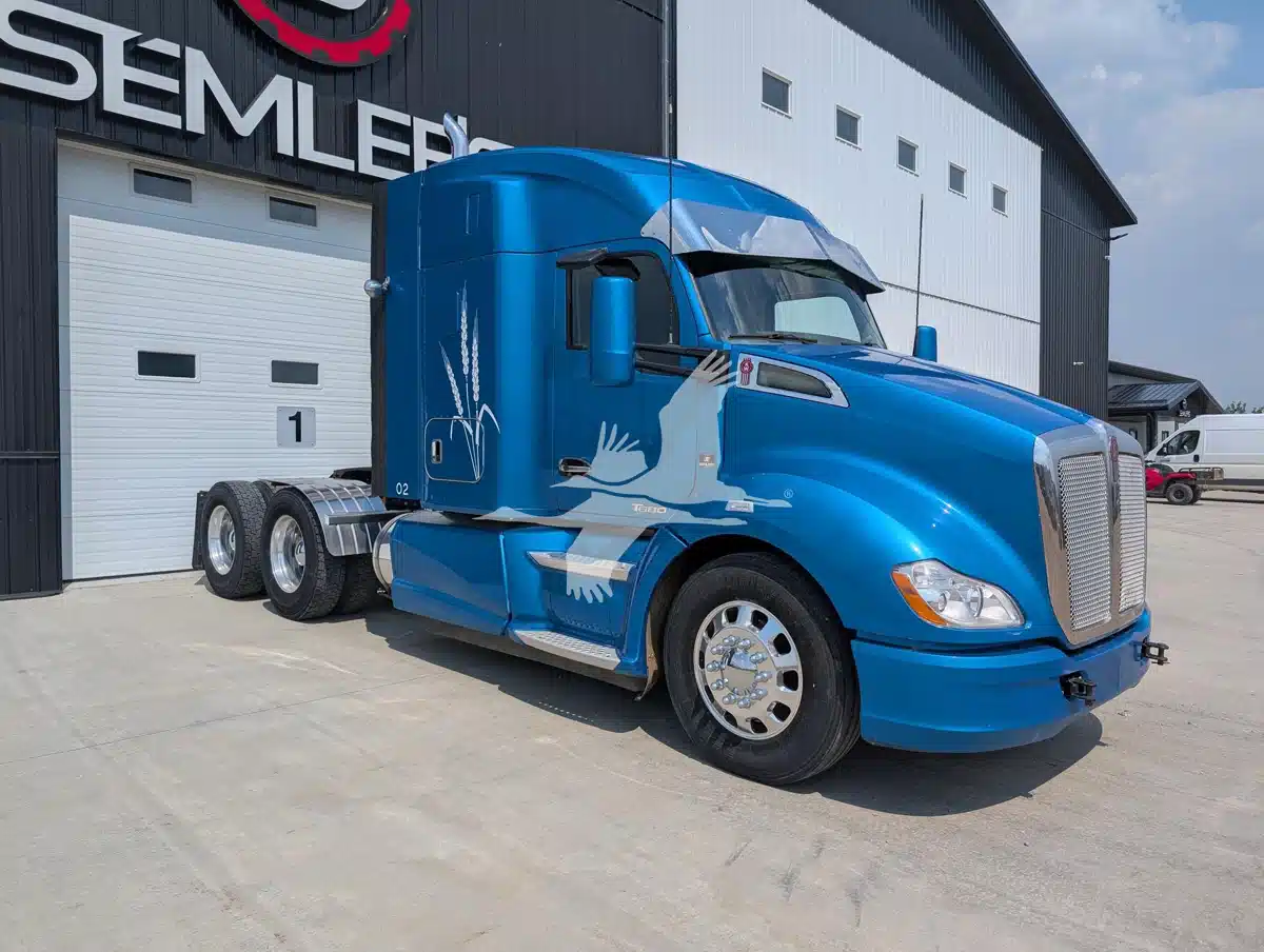 Gallery image 1 for Used 2016 Kenworth t680 Semi-Truck