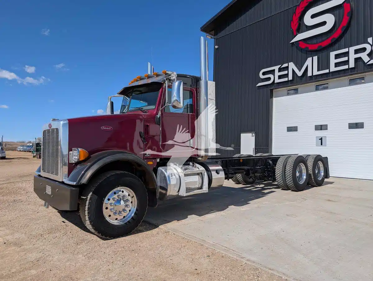 Gallery image 1 for Used 2015 Peterbilt 365 Truck Cab & Chassis