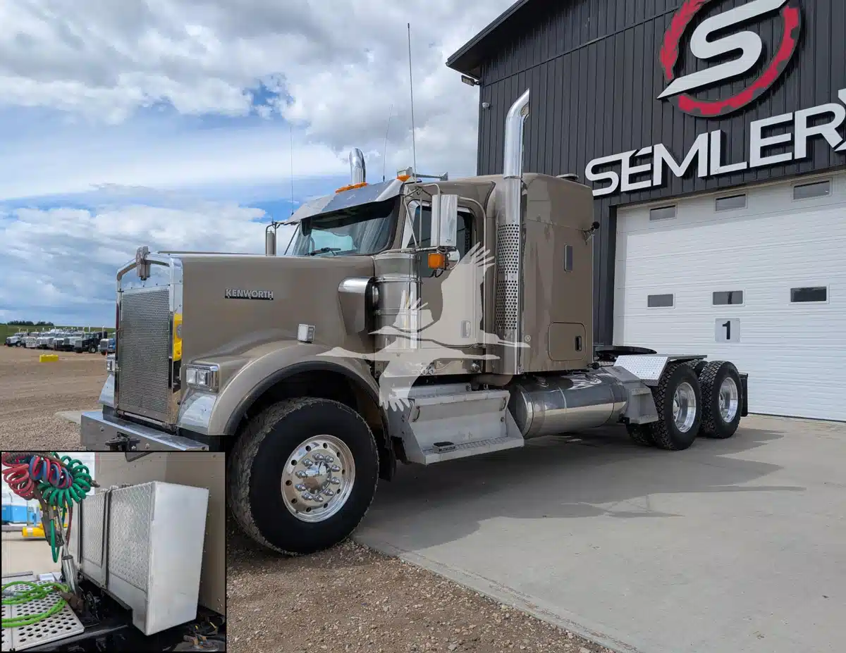 Gallery image 1 for 2019 Kenworth W900B Semi-Truck