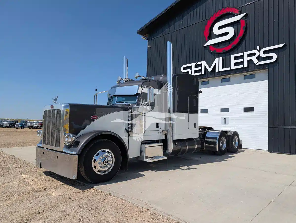 Gallery image 1 for Used 2022 Peterbilt 389 Truck