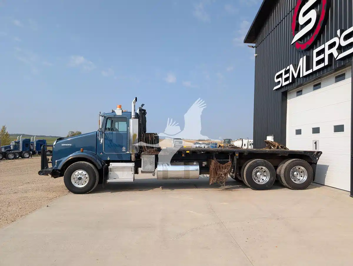 Gallery image 1 for Used 2004 Kenworth T800 Semi-Truck