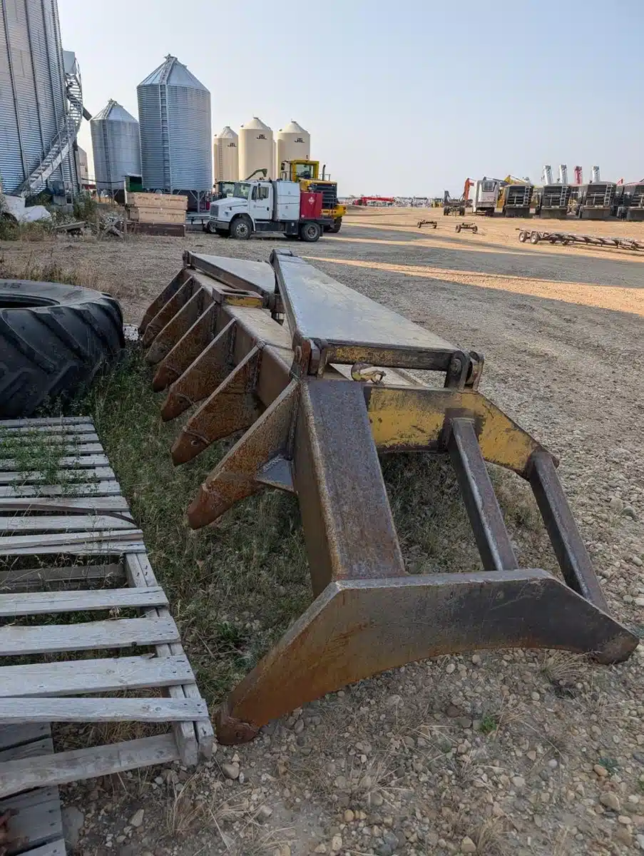 Photo de la Galerie 2 pour Caterpillar BRUSH RAKE Accessoires