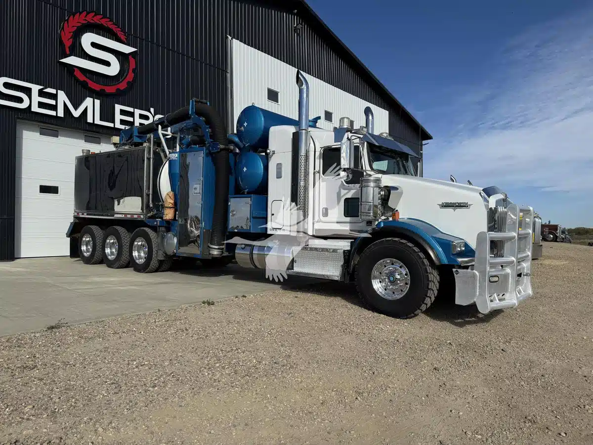 Gallery image 1 for Used 2015 Kenworth T800 Truck - Vacuum