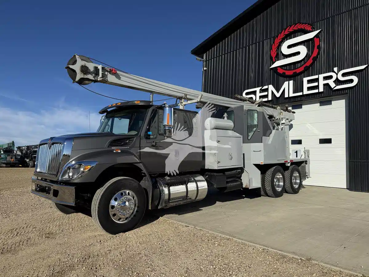Used 2018 International WORKSTAR 7500 Semi-Truck