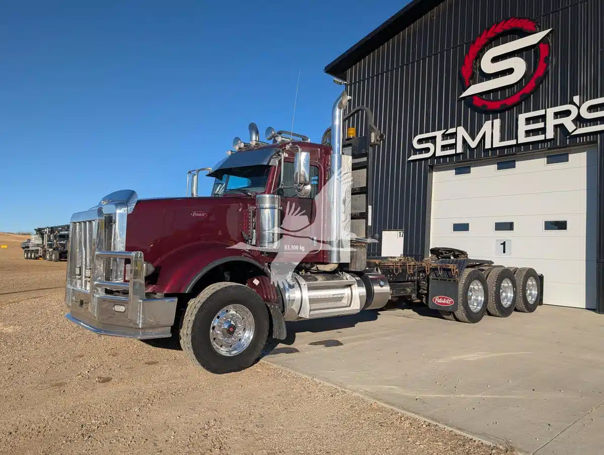 Used 2020 Peterbilt 367 Semi-Truck