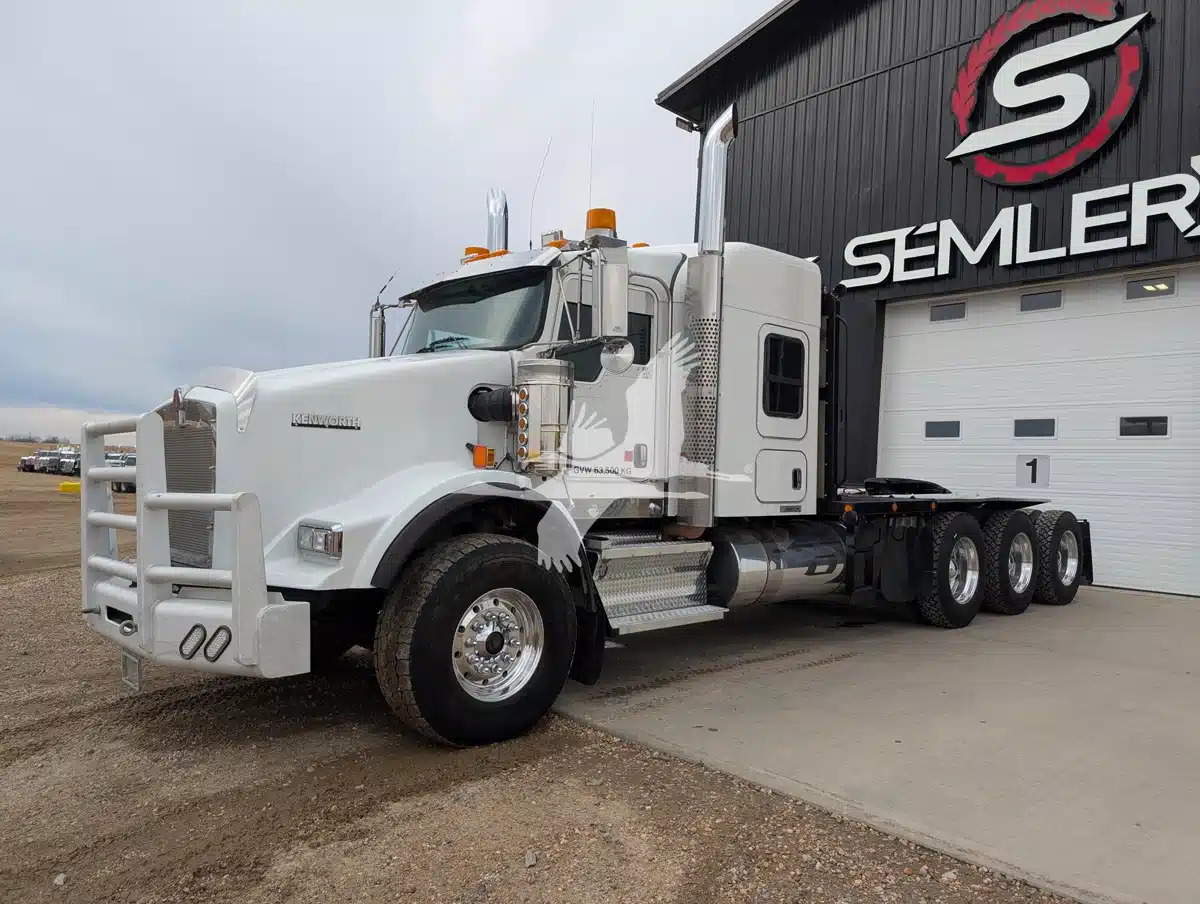 Used 2013 Kenworth T800 Semi-Truck