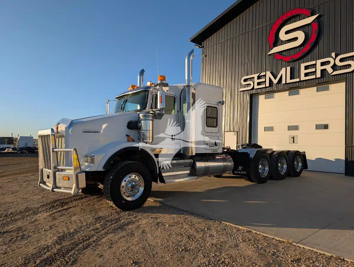 Gallery image 2 for 2013 Kenworth T800 Semi-Truck